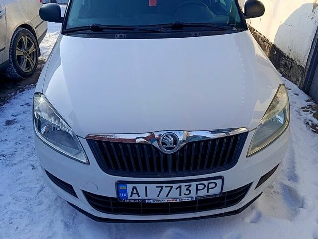 Білий Шкода Фабія, об'ємом двигуна 1.6 л та пробігом 260 тис. км за 5000 $, фото 1 на Automoto.ua