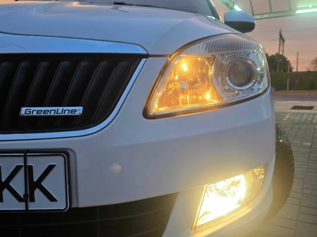 Білий Шкода Фабія, об'ємом двигуна 1.2 л та пробігом 201 тис. км за 4200 $, фото 1 на Automoto.ua