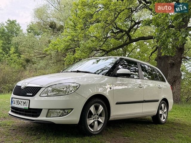 Белый Шкода Фабия, объемом двигателя 1.2 л и пробегом 180 тыс. км за 6200 $, фото 1 на Automoto.ua