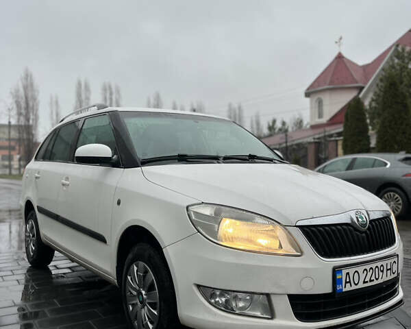 Белый Шкода Фабия, объемом двигателя 1.2 л и пробегом 179 тыс. км за 4599 $, фото 1 на Automoto.ua