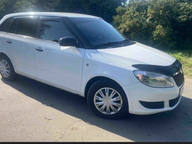 Білий Шкода Фабія, об'ємом двигуна 1.6 л та пробігом 320 тис. км за 4550 $, фото 1 на Automoto.ua