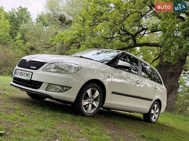 Белый Шкода Фабия, объемом двигателя 1.2 л и пробегом 184 тыс. км за 6300 $, фото 1 на Automoto.ua