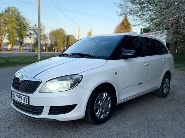 Білий Шкода Фабія, об'ємом двигуна 1.6 л та пробігом 280 тис. км за 4499 $, фото 1 на Automoto.ua