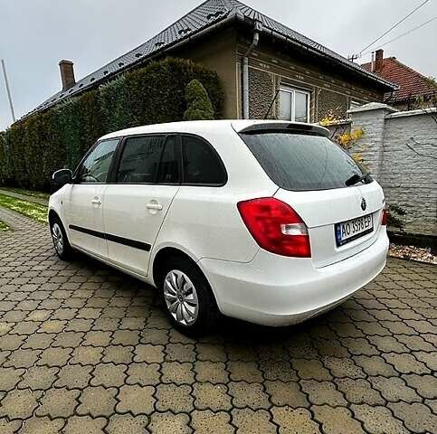 Белый Шкода Фабия, объемом двигателя 1.6 л и пробегом 175 тыс. км за 5800 $, фото 1 на Automoto.ua