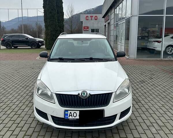 Белый Шкода Фабия, объемом двигателя 1.4 л и пробегом 261 тыс. км за 5199 $, фото 1 на Automoto.ua