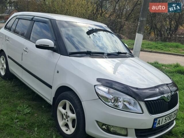 Белый Шкода Фабия, объемом двигателя 1.39 л и пробегом 172 тыс. км за 5200 $, фото 1 на Automoto.ua