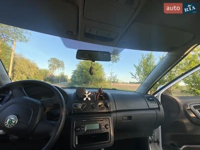 Белый Шкода Фабия, объемом двигателя 1.2 л и пробегом 0 тыс. км за 6100 $, фото 1 на Automoto.ua