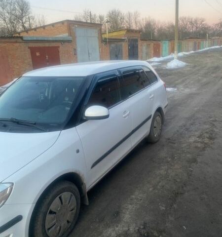 Белый Шкода Фабия, объемом двигателя 1.4 л и пробегом 210 тыс. км за 5500 $, фото 1 на Automoto.ua