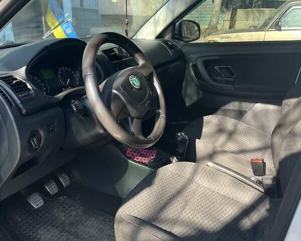Білий Шкода Фабія, об'ємом двигуна 1.2 л та пробігом 207 тис. км за 4350 $, фото 1 на Automoto.ua