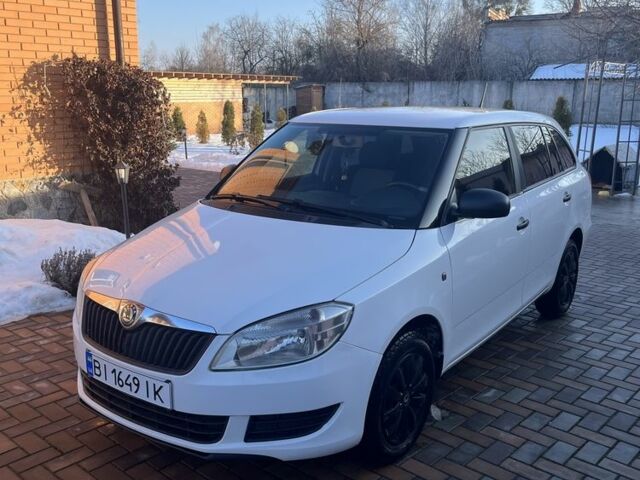 Белый Шкода Фабия, объемом двигателя 1.6 л и пробегом 243 тыс. км за 5850 $, фото 1 на Automoto.ua