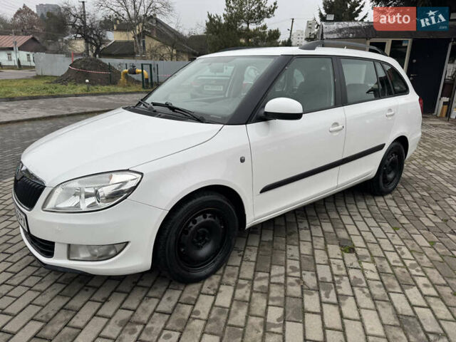 Белый Шкода Фабия, объемом двигателя 1.2 л и пробегом 261 тыс. км за 4350 $, фото 1 на Automoto.ua