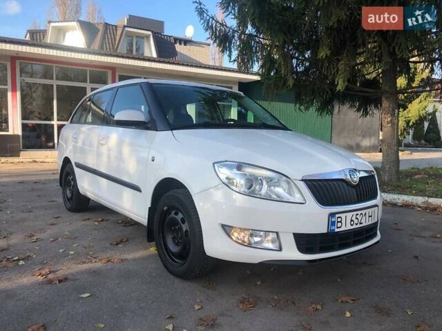 Белый Шкода Фабия, объемом двигателя 1.39 л и пробегом 204 тыс. км за 5500 $, фото 1 на Automoto.ua