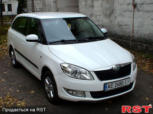 Белый Шкода Фабия, объемом двигателя 1.4 л и пробегом 171 тыс. км за 5300 $, фото 1 на Automoto.ua