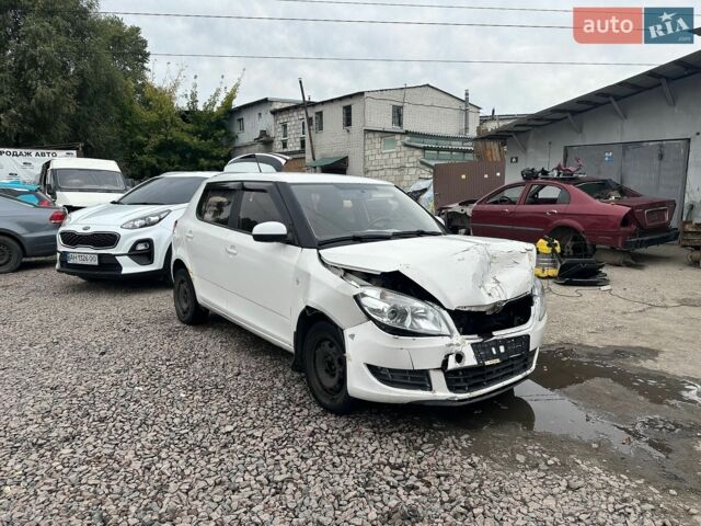 Белый Шкода Фабия, объемом двигателя 1.39 л и пробегом 197 тыс. км за 2450 $, фото 1 на Automoto.ua