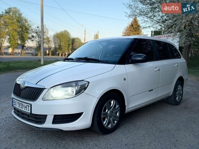 Белый Шкода Фабия, объемом двигателя 1.6 л и пробегом 280 тыс. км за 5400 $, фото 1 на Automoto.ua