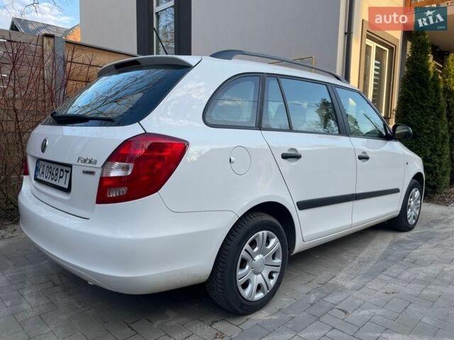 Белый Шкода Фабия, объемом двигателя 1.6 л и пробегом 196 тыс. км за 6999 $, фото 1 на Automoto.ua