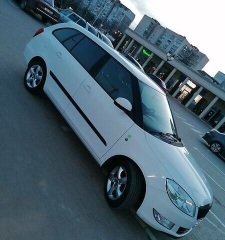 Белый Шкода Фабия, объемом двигателя 1.2 л и пробегом 216 тыс. км за 4700 $, фото 1 на Automoto.ua