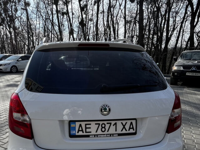 Белый Шкода Фабия, объемом двигателя 1.2 л и пробегом 260 тыс. км за 6500 $, фото 1 на Automoto.ua