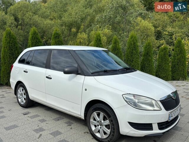 Білий Шкода Фабія, об'ємом двигуна 1.39 л та пробігом 308 тис. км за 4500 $, фото 1 на Automoto.ua