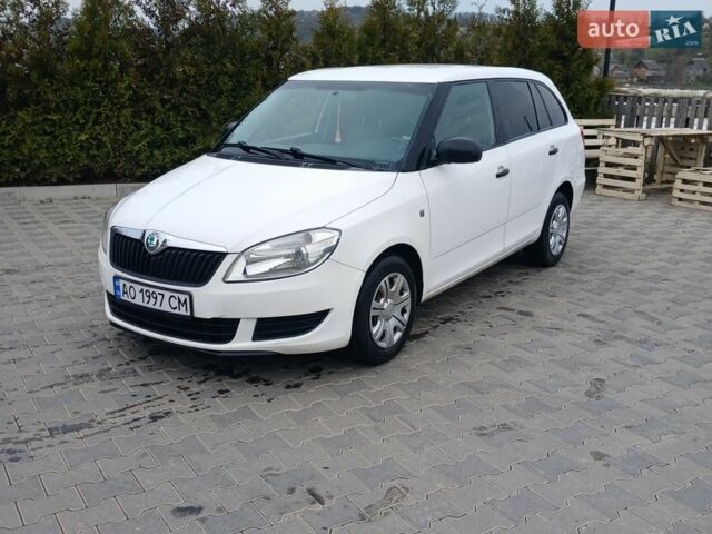 Белый Шкода Фабия, объемом двигателя 1.6 л и пробегом 300 тыс. км за 4900 $, фото 1 на Automoto.ua