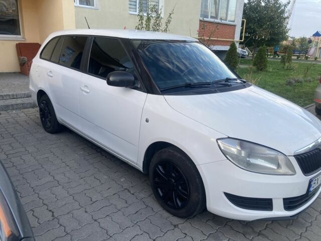 Білий Шкода Фабія, об'ємом двигуна 1.6 л та пробігом 275 тис. км за 4999 $, фото 1 на Automoto.ua