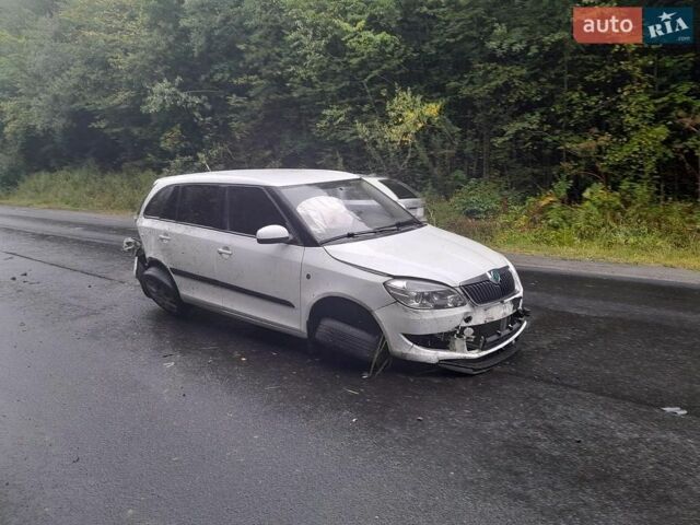 Білий Шкода Фабія, об'ємом двигуна 1.2 л та пробігом 250 тис. км за 2592 $, фото 1 на Automoto.ua