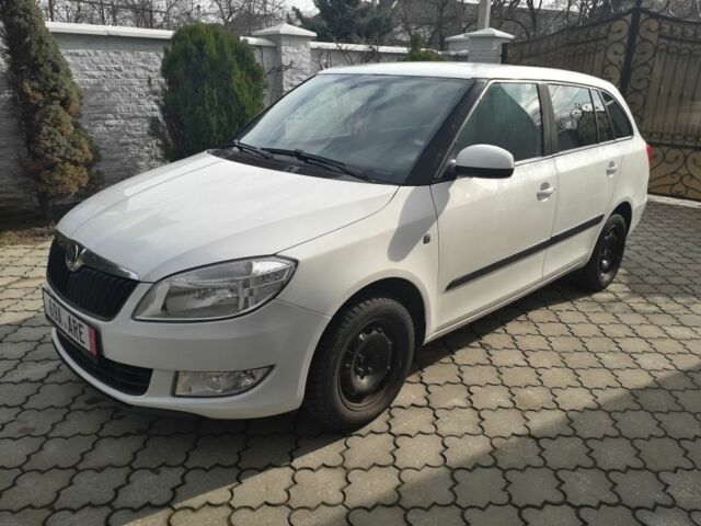 Білий Шкода Фабія, об'ємом двигуна 1.6 л та пробігом 198 тис. км за 6000 $, фото 1 на Automoto.ua