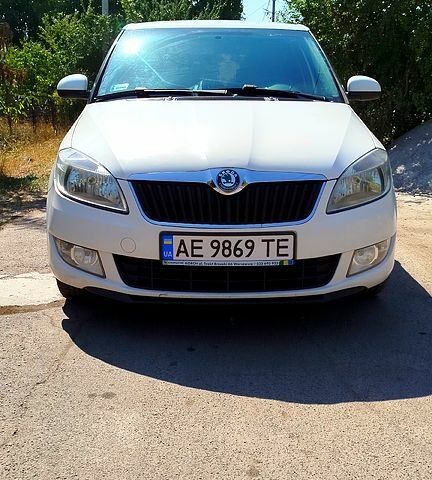 Белый Шкода Фабия, объемом двигателя 1.2 л и пробегом 285 тыс. км за 4600 $, фото 1 на Automoto.ua