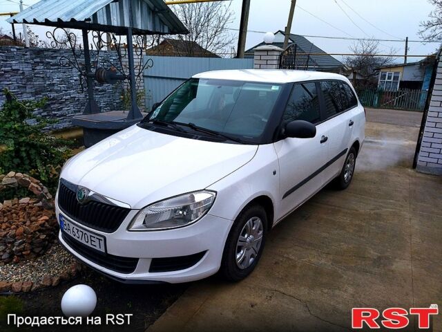 Белый Шкода Фабия, объемом двигателя 1.6 л и пробегом 248 тыс. км за 6200 $, фото 1 на Automoto.ua