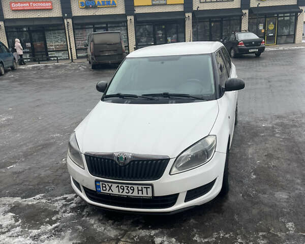Белый Шкода Фабия, объемом двигателя 1.6 л и пробегом 280 тыс. км за 4999 $, фото 1 на Automoto.ua