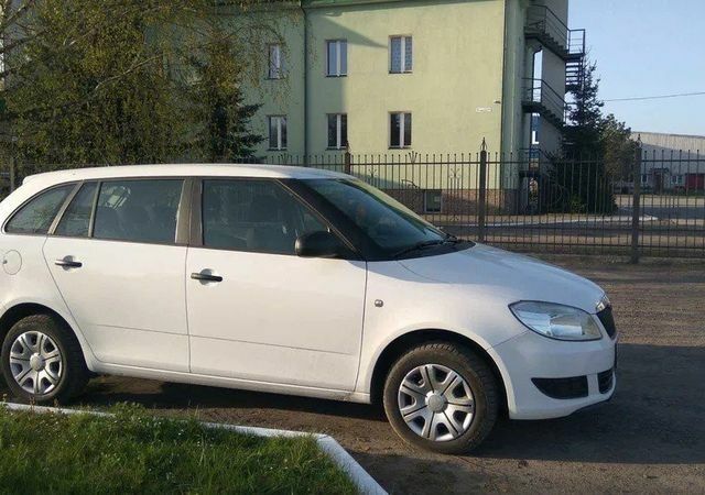 Білий Шкода Фабія, об'ємом двигуна 16 л та пробігом 272 тис. км за 6300 $, фото 1 на Automoto.ua