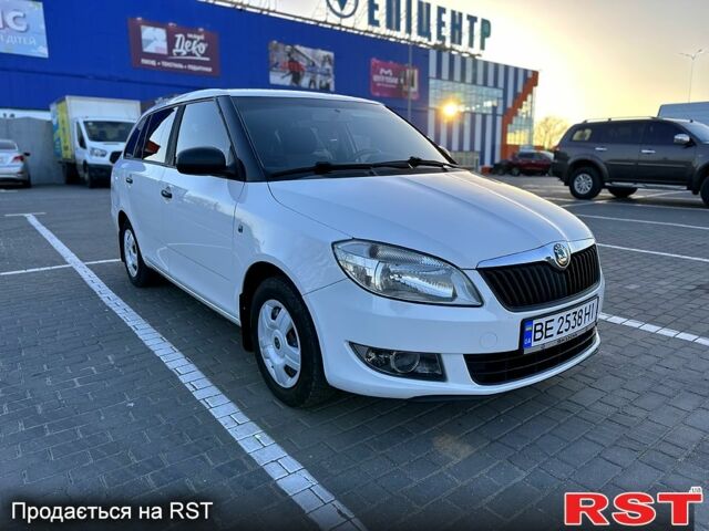 Білий Шкода Фабія, об'ємом двигуна 1.4 л та пробігом 246 тис. км за 5150 $, фото 1 на Automoto.ua