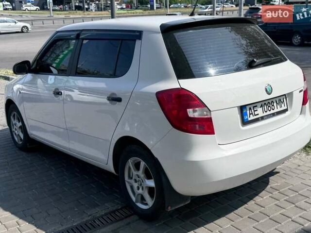 Білий Шкода Фабія, об'ємом двигуна 1.39 л та пробігом 247 тис. км за 4800 $, фото 1 на Automoto.ua