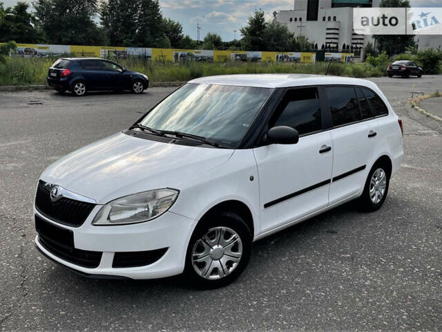 Білий Шкода Фабія, об'ємом двигуна 1.39 л та пробігом 180 тис. км за 5700 $, фото 1 на Automoto.ua