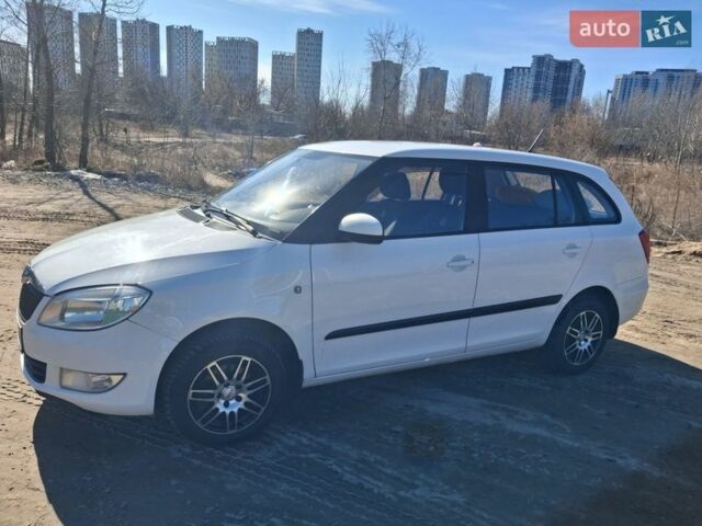 Білий Шкода Фабія, об'ємом двигуна 1.6 л та пробігом 220 тис. км за 7000 $, фото 1 на Automoto.ua
