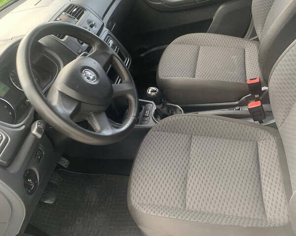 Білий Шкода Фабія, об'ємом двигуна 1.39 л та пробігом 118 тис. км за 6300 $, фото 1 на Automoto.ua