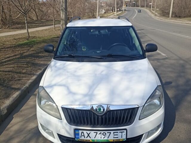 Белый Шкода Фабия, объемом двигателя 1.6 л и пробегом 350 тыс. км за 5500 $, фото 1 на Automoto.ua