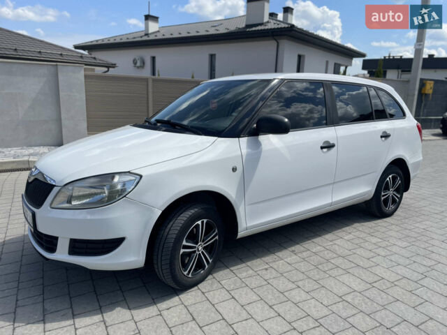 Белый Шкода Фабия, объемом двигателя 1.2 л и пробегом 297 тыс. км за 4900 $, фото 1 на Automoto.ua