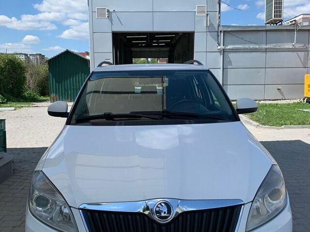 Білий Шкода Фабія, об'ємом двигуна 1.2 л та пробігом 305 тис. км за 6200 $, фото 1 на Automoto.ua