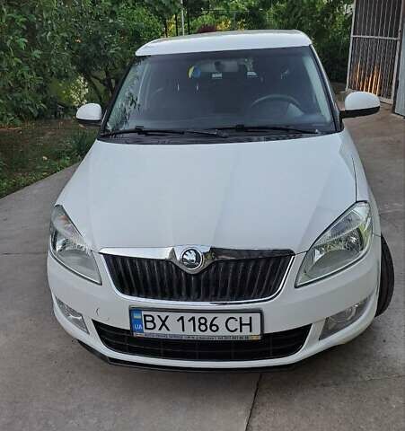 Белый Шкода Фабия, объемом двигателя 1.6 л и пробегом 272 тыс. км за 6500 $, фото 1 на Automoto.ua