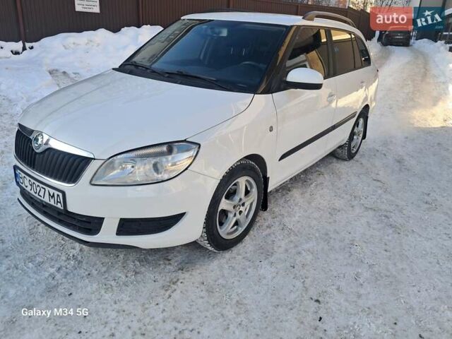 Белый Шкода Фабия, объемом двигателя 1.6 л и пробегом 254 тыс. км за 5499 $, фото 1 на Automoto.ua