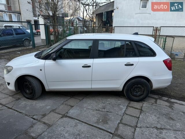 Білий Шкода Фабія, об'ємом двигуна 1.6 л та пробігом 242 тис. км за 5500 $, фото 1 на Automoto.ua