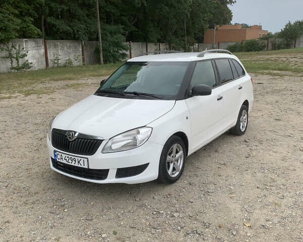 Білий Шкода Фабія, об'ємом двигуна 1.6 л та пробігом 319 тис. км за 5399 $, фото 1 на Automoto.ua