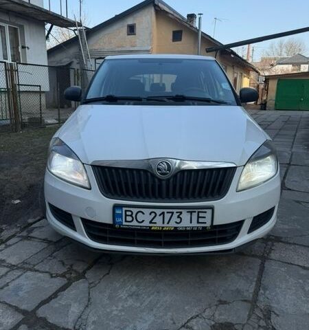 Белый Шкода Фабия, объемом двигателя 1.6 л и пробегом 242 тыс. км за 7300 $, фото 1 на Automoto.ua