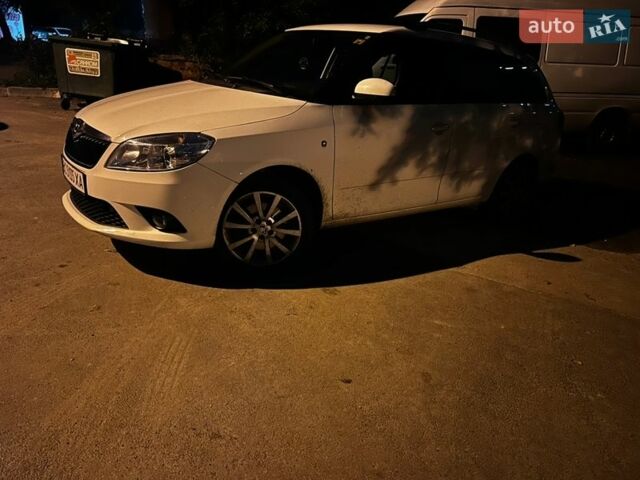 Білий Шкода Фабія, об'ємом двигуна 1.6 л та пробігом 182 тис. км за 8558 $, фото 1 на Automoto.ua