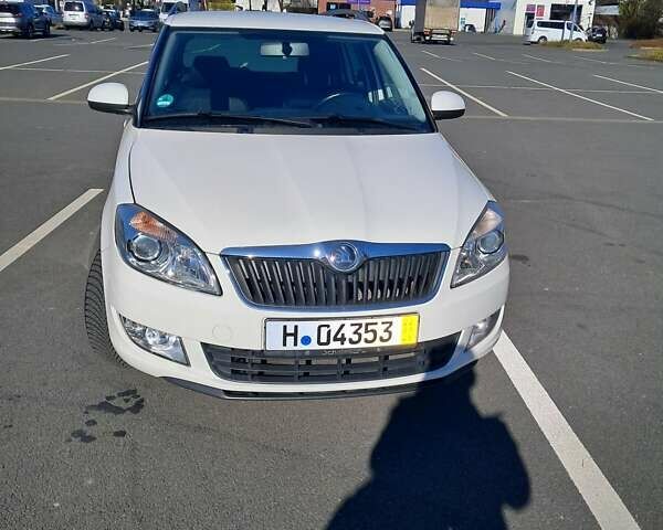 Белый Шкода Фабия, объемом двигателя 1.2 л и пробегом 130 тыс. км за 8300 $, фото 1 на Automoto.ua