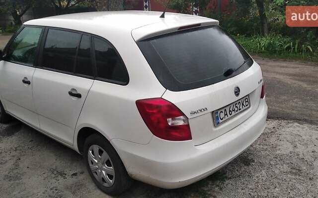 Білий Шкода Фабія, об'ємом двигуна 1.4 л та пробігом 260 тис. км за 5500 $, фото 1 на Automoto.ua
