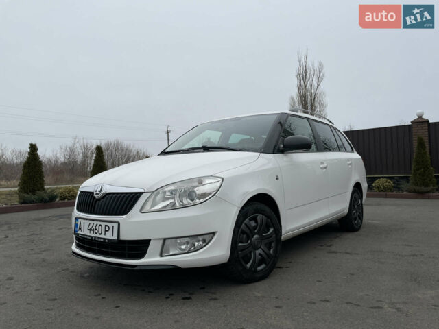 Белый Шкода Фабия, объемом двигателя 1.2 л и пробегом 200 тыс. км за 5650 $, фото 1 на Automoto.ua