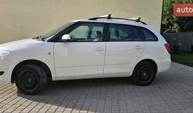 Белый Шкода Фабия, объемом двигателя 1.6 л и пробегом 190 тыс. км за 6000 $, фото 1 на Automoto.ua