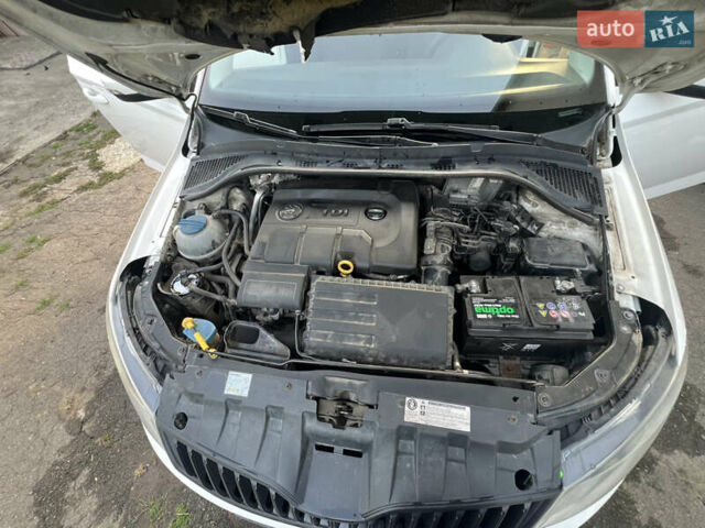 Білий Шкода Фабія, об'ємом двигуна 1.4 л та пробігом 230 тис. км за 8500 $, фото 1 на Automoto.ua